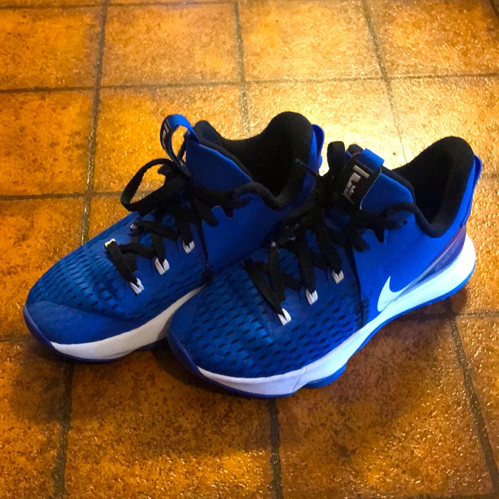 LeBron James basketball shoes size 6yth